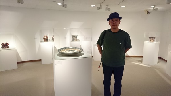 ミュージアム コレクション コーナー展示「濱田窯ノ系譜―濱田晋作 濱田友緒展」会場にて