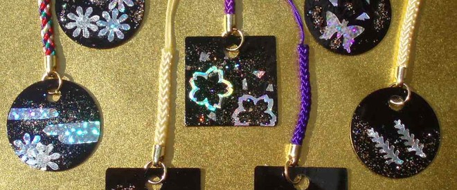 おうちで100円ワークショップ！（その2）「キラキラらでんアクセサリー