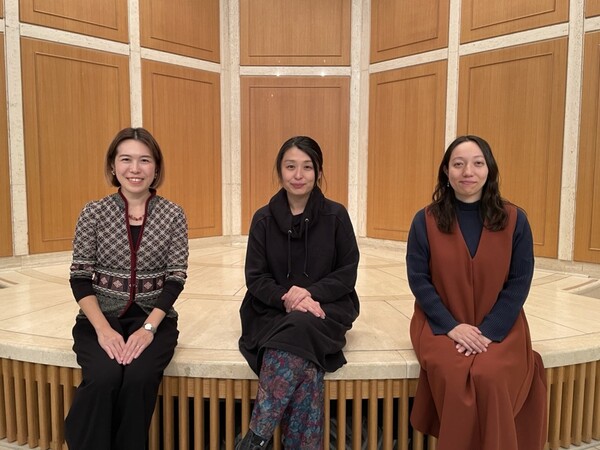 吉田絵美(左)、藤原佳奈(中央)、米原晶子(右)