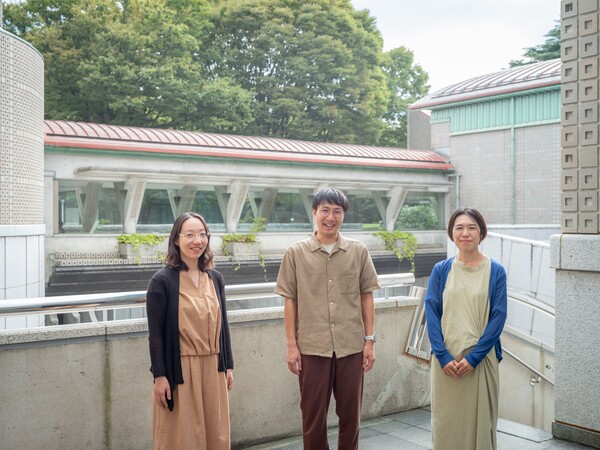 撮影:加藤甫 米原晶子(左)、村田青葉(中央)、吉田絵美(右)